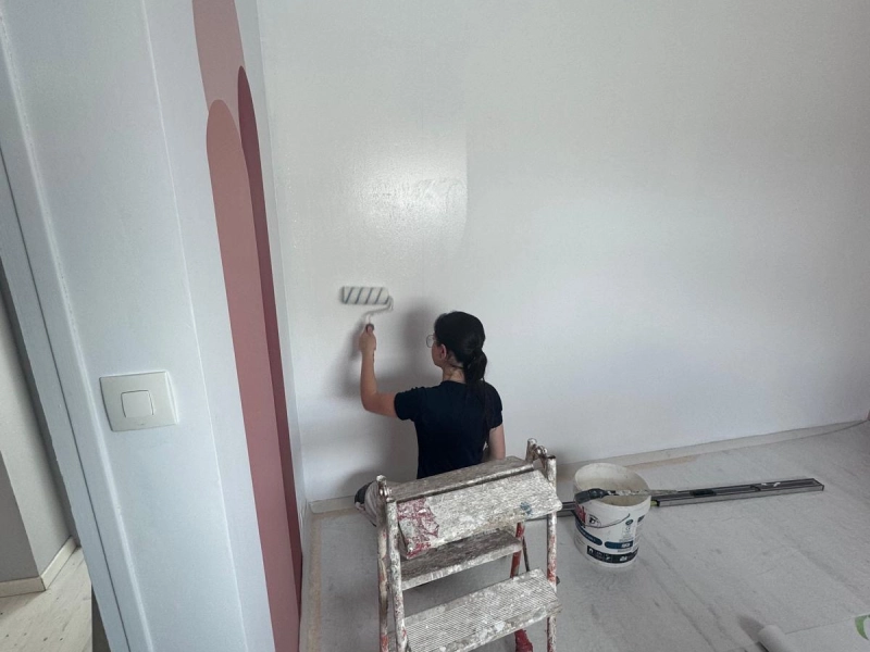 Peinture d'un mur blanc à la main à Caen